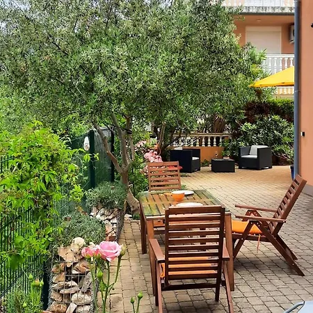 1 Bedroom Lovely In Palit Apartmán New Translation