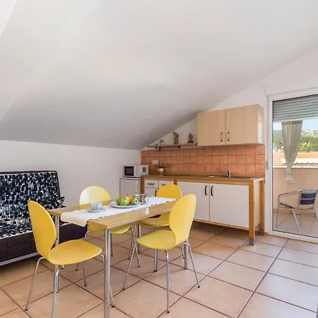 1 Bedroom Lovely In Palit Apartmán