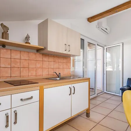 1 Bedroom Lovely In Palit Apartmán *