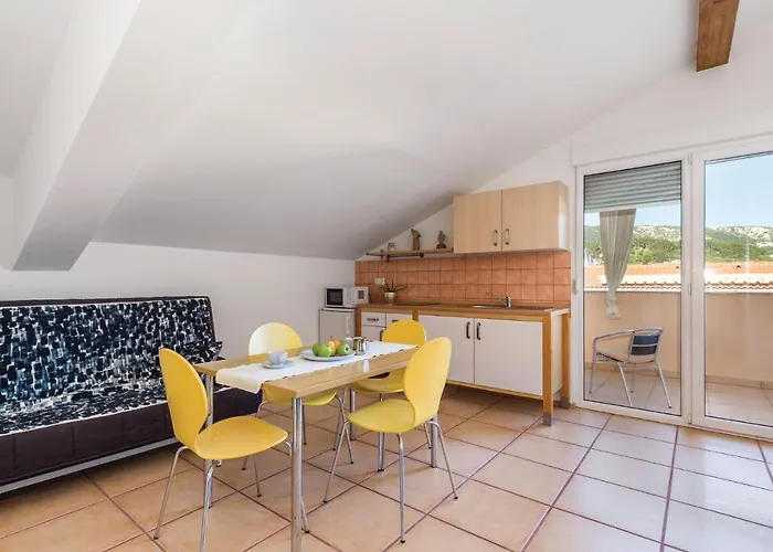 1 Bedroom Lovely In Appartement