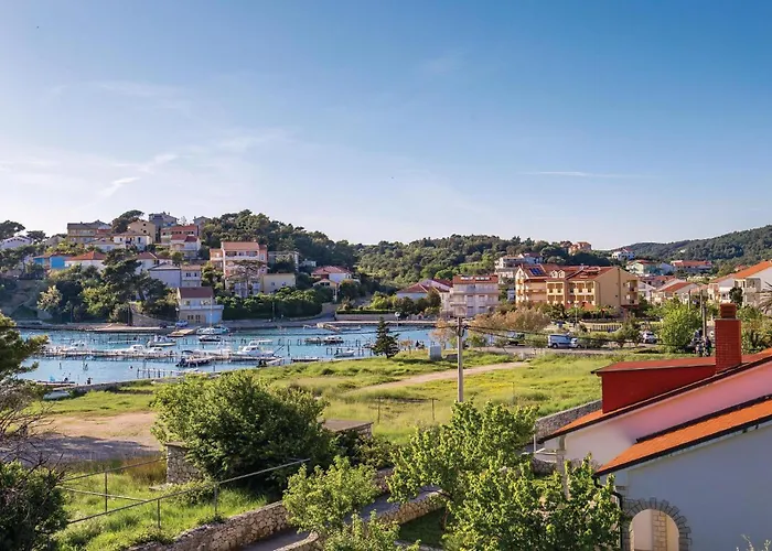 1 Bedroom Lovely In *