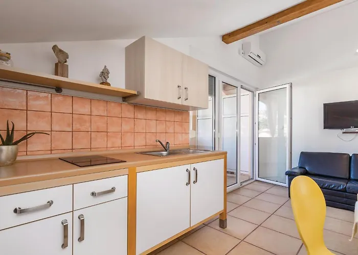 1 Bedroom Lovely In Appartement *